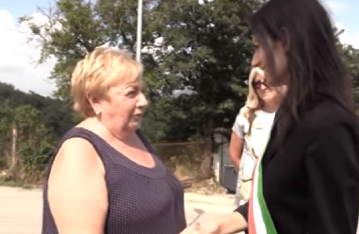 terremotata offre caffè Raggi