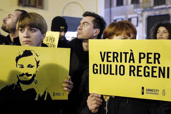 Regeni, Di Maio in Egitto: "Svolta entro l'anno". Al Sisi: "Giulio uno di noi". Polemiche