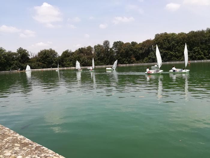 Reggia di Caserta, un turista tedesco si spoglia e si tuffa nella peschiera grande