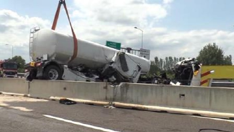 Matteo Salvini: "Riccardo Muci, il poliziotto eroe di Bologna merita una promozione" (foto Ansa)