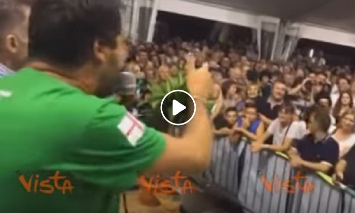 Matteo Salvini contestato a Pontida, una ragazza urla "Fascista e razzista". E lui... VIDEO