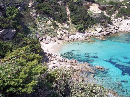 Sardegna, a Cala Spinosa spiaggia a pagamento: 3 euro per accedervi