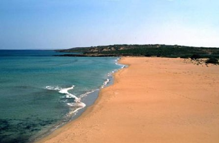 Francia, sepolto per gioco sotto la sabbia: muore annegato (foto Ansa)