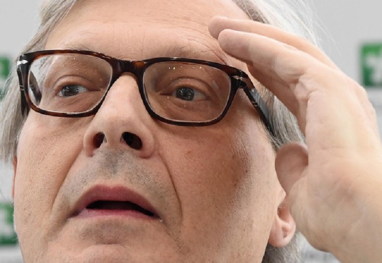 Vittorio Sgarbi contro Di Battista: "Tav e Tap? E allora le pale eoliche?" (foto Ansa)