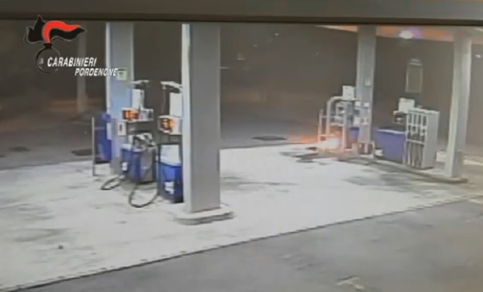 Pordenone incendio distributore