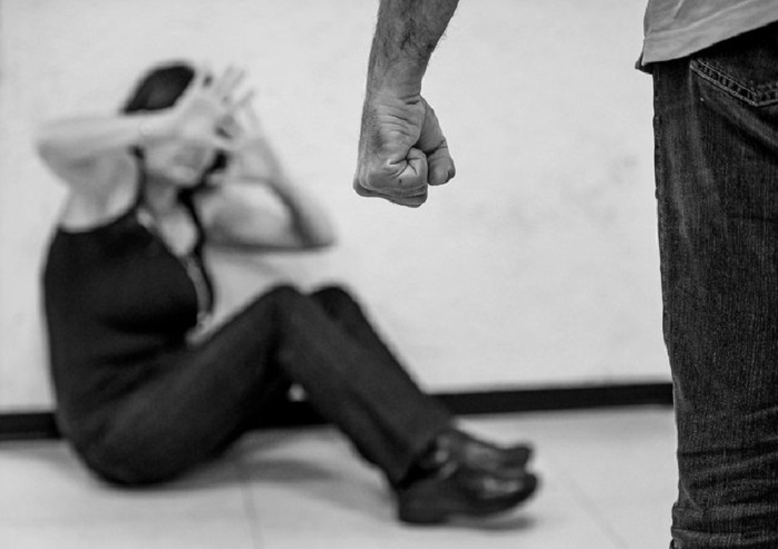 Castellaneta (Taranto): tenta di stuprare una 17enne, fidanzatino lo mette in fuga