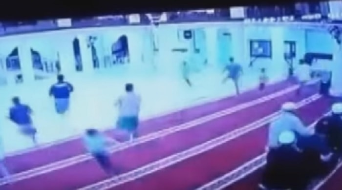 Indonesia: scossa di terremoto a Lombok, in moschea i fedeli scappano