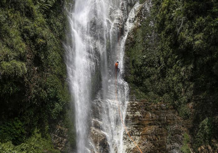 Montagna, turisti della domenica e torrentismo: infradito, cani... e aumentano i morti