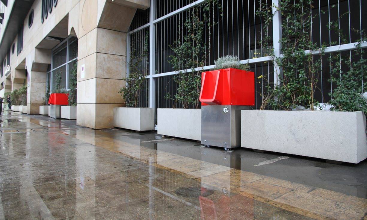 Uritrottoir, a Parigi i vespasiani hi-tech vista Notre Dame scatenano la polemica