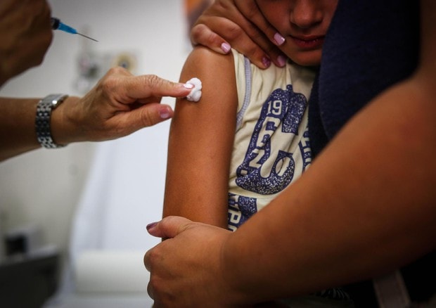Vaccini, presidi: "Senza certificato Asl niente scuola. Legge Lorenzin prevale su circolare Grillo"