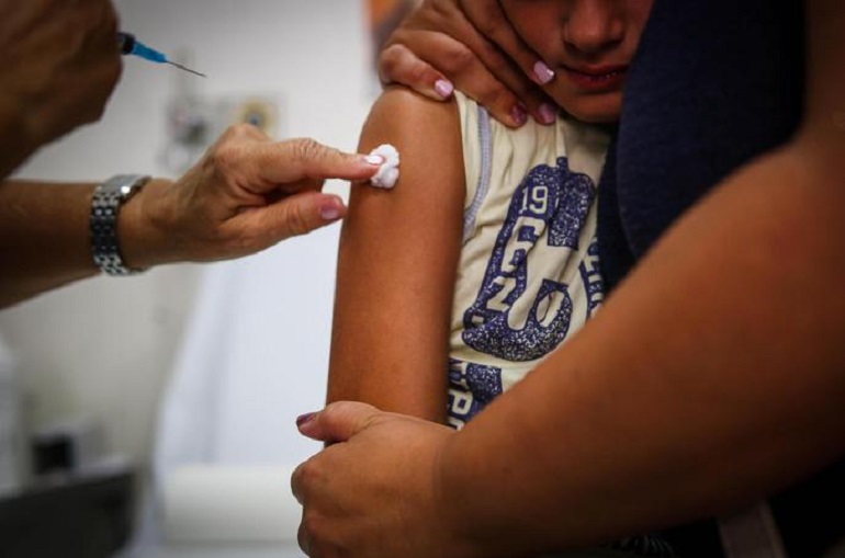 Vaccini, il ministro Grillo: "L'autocertificazione la useremo anche per il 2018" (foto Ansa)