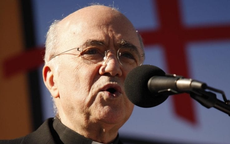 Papa Francesco dossier. Carlo Maria Viganò dal rifugio segreto accusa altri tre cardinali