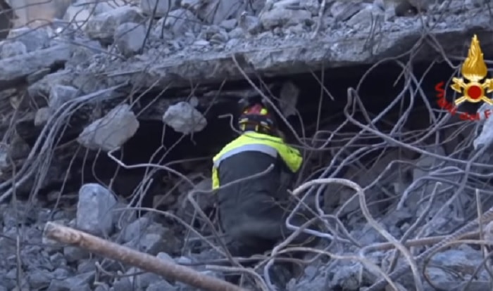 Vigili del fuoco blocchi cemento