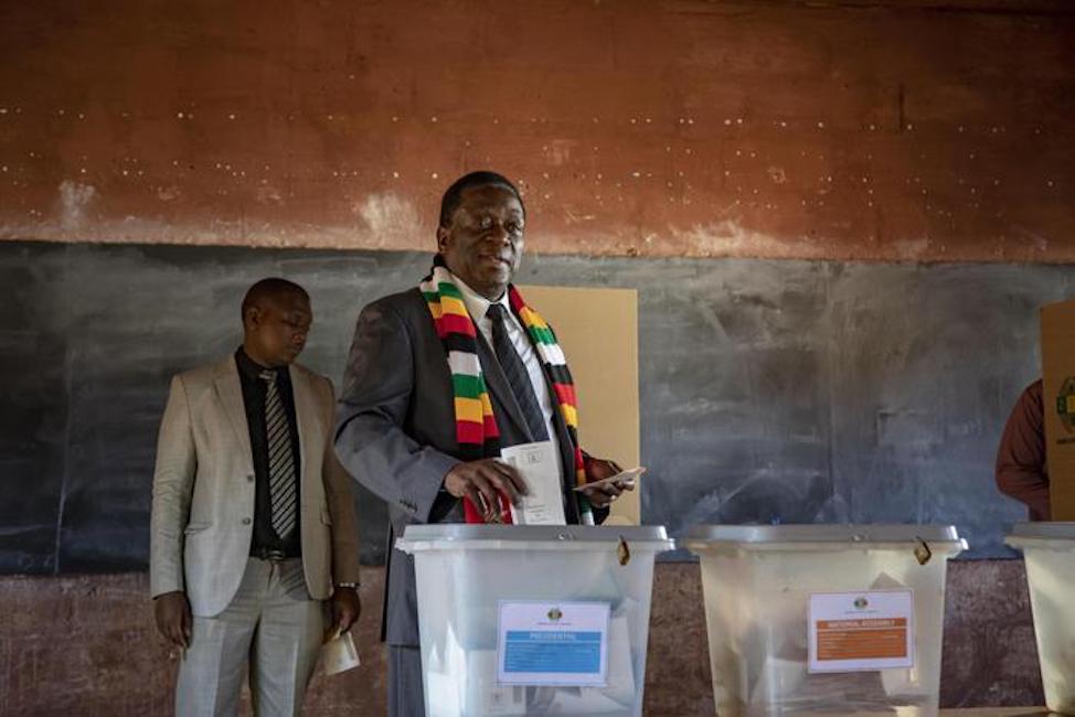 Elezioni Zimbabwe, Mnangagwa eletto presidente. Scontri ad Harare: 6 morti e 14 feriti