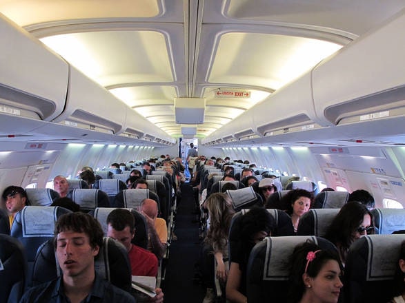 Duilio Paolino, il posto in aereo dell'imprenditore dato a un disabile: "Ma ci si è seduto un politico"