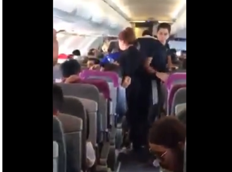 Messico, turbolenze e panico in volo tra i passeggeri: 45 feriti VIDEO