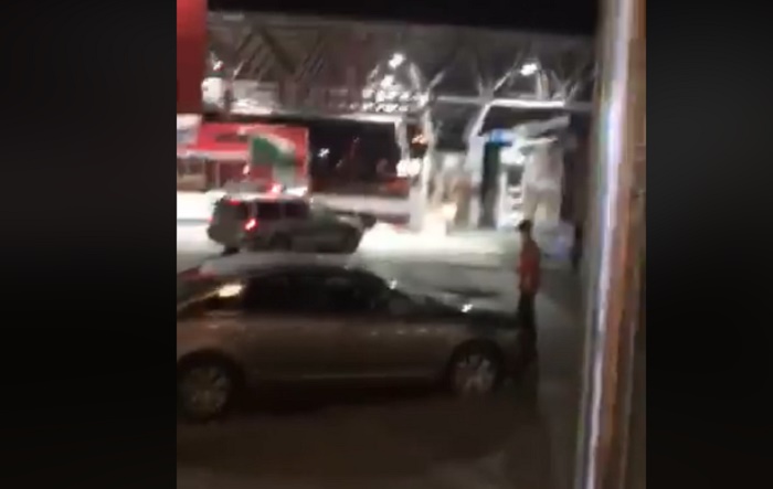 Bosnia fugge con auto scale