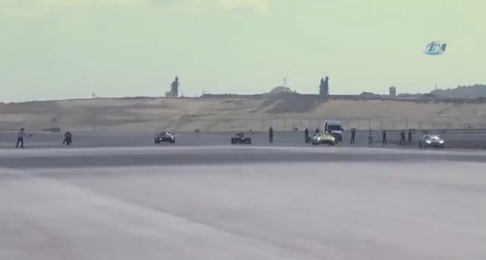 gara di velocità tra moto, supercar, monoposto, jet privato ed F16: chi vince?