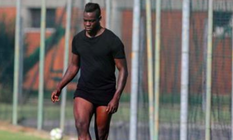 Mario Balotelli è in sovrappeso, a inizio ritiro pesava 100 chili