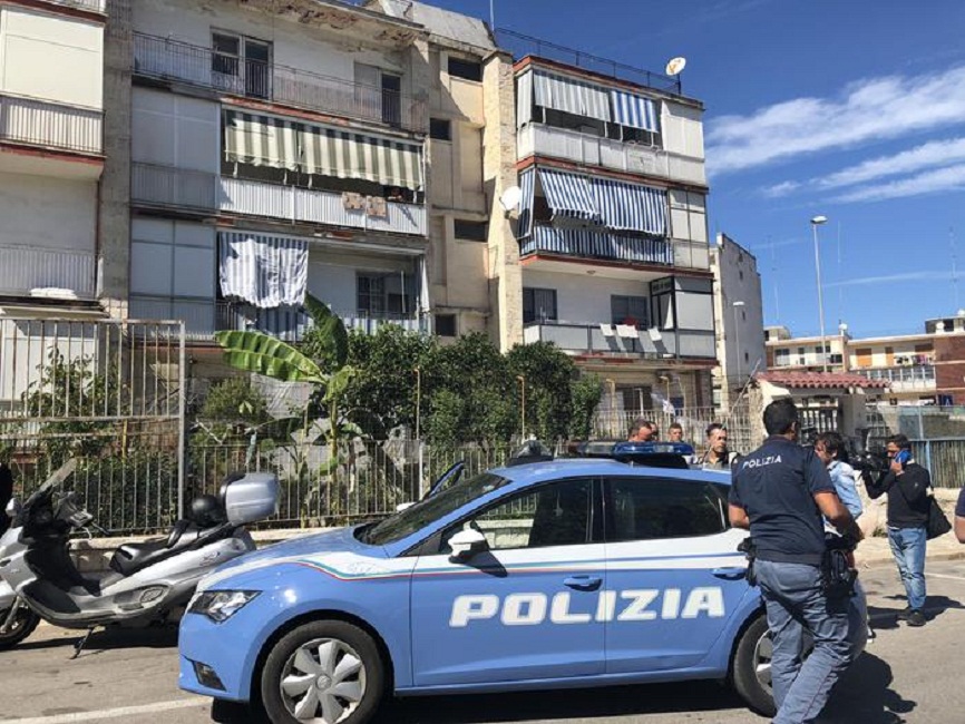 Bari, ennesimo agguato vicino a una scuola elementare: un ferito grave