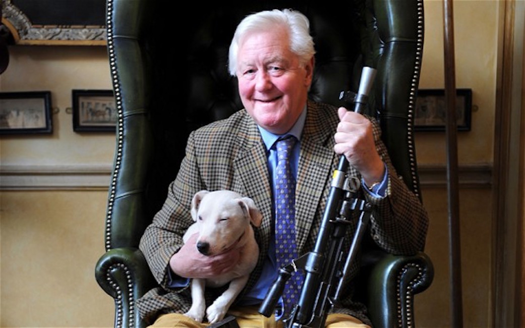 Sir Benjamin Slade, nobile milionario di 72 anni cerca moglie: "Offro tutto per un erede ma..."