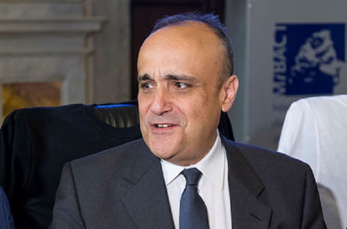 Bonisoli, il ministro paragona migranti a piante esotiche: "Possono diventare infestanti"