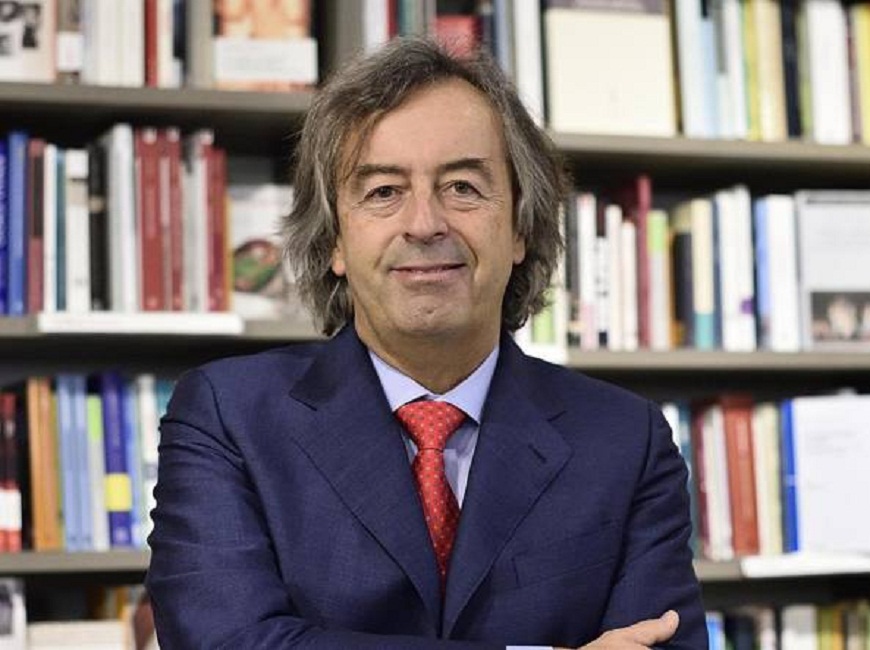 Roberto Burioni a ruota libera: "Vorrei Rovazzi testimonial pro vax". Poi scivola sulle "donne brutte"