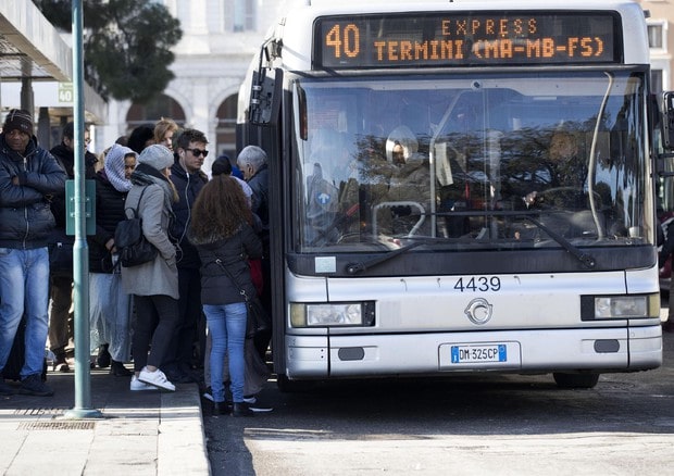 Bus, metro, treni: spese trasporti pubblici detraibili al 19%. Bonus anche per familiari a carico