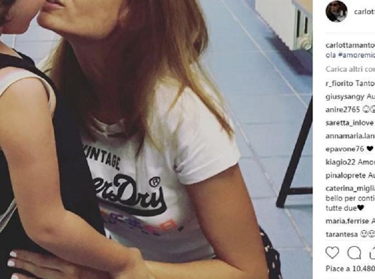 Carlotta Mantovan, la moglie di Fabrizio Frizzi torna sui social: "Primo giorno di scuola"