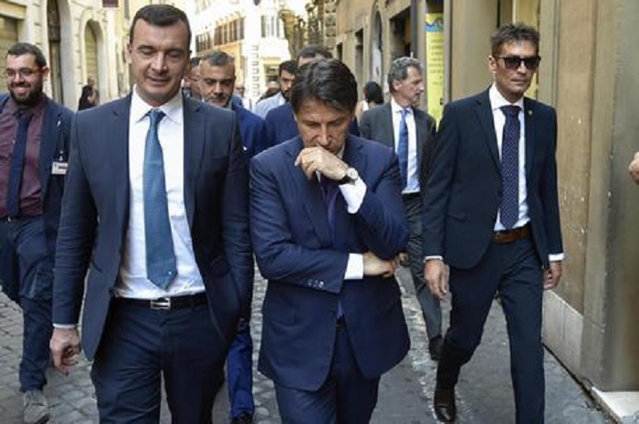 Rocco Casalino minaccia, Conte e M5S lo difendono: "Diffusione audio è illegittima"