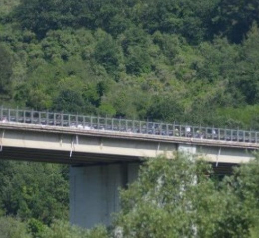 Contursi (Salerno), migranti vedono arrivare la polizia e si gettano dal cavalcavia