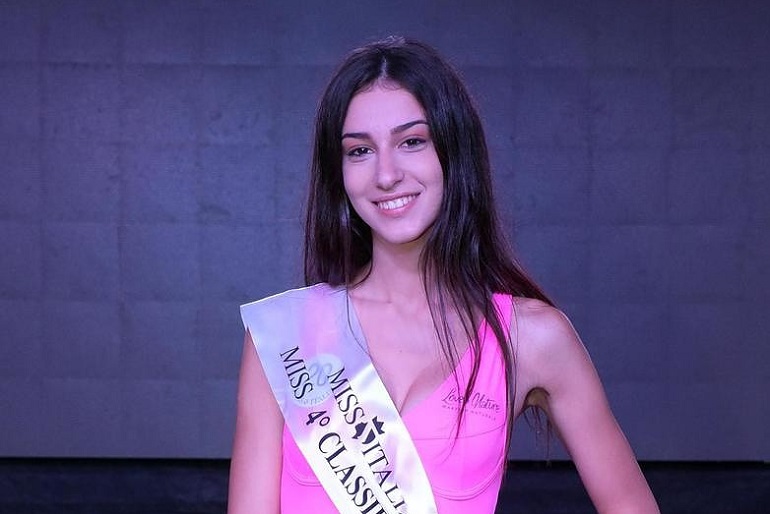 Chiara Bordi, gli insulti alla 18enne disabile candidata a Miss Italia: "Ti votano perché sei storpia" (foto Ansa)