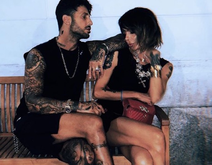 Fabrizio Corona e Nina Moric: la foto vicini e complici. Ma ai fan non sfugge un particolare