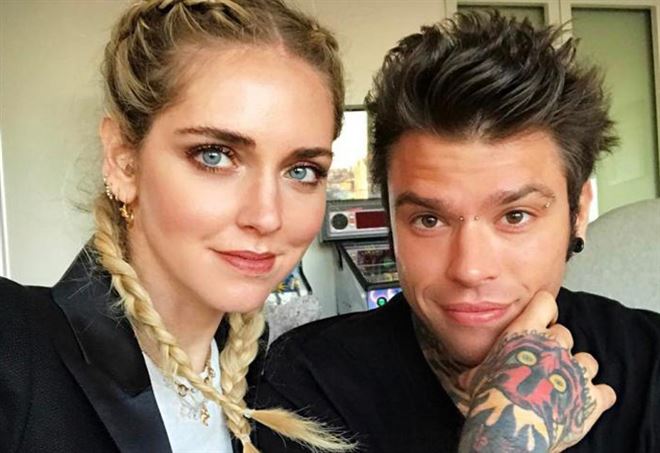 Fedez pubblica un video con Chiara Ferragni poi lo rimuove. Lei lo sgrida: "Che sfigato"