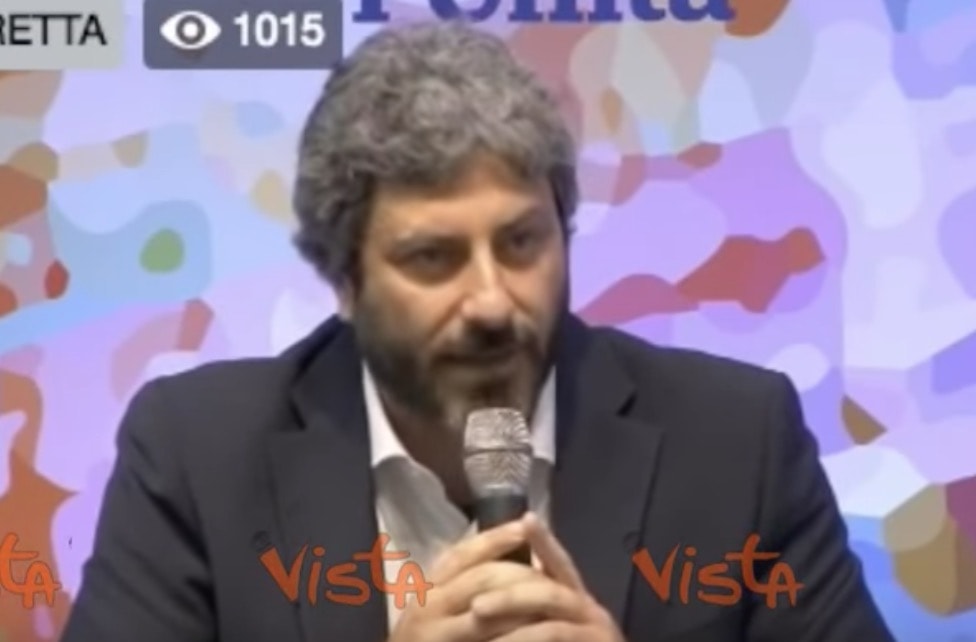 Diciotti, Fico: "I migranti dovevano scendere tutti subito". Applausi alla Festa dell'Unità VIDEO