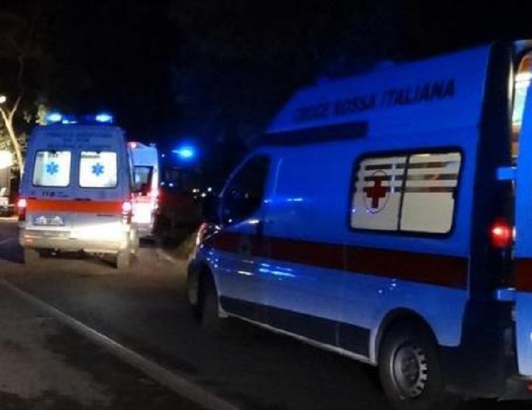 Forcella (Napoli): spari contro centro scommesse: ferito 13enne (foto d'archivio Ansa)