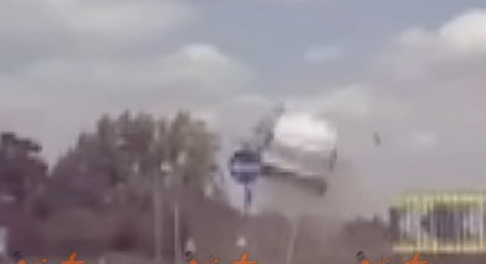 Gran Bretagna furgone sbatte rotatoria