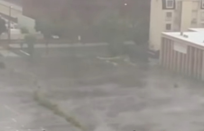 Jebi, il tifone che ha travolto il Giappone facendo decine di vittime: vento a 200 km orari, bombe d'acqua... VIDEO