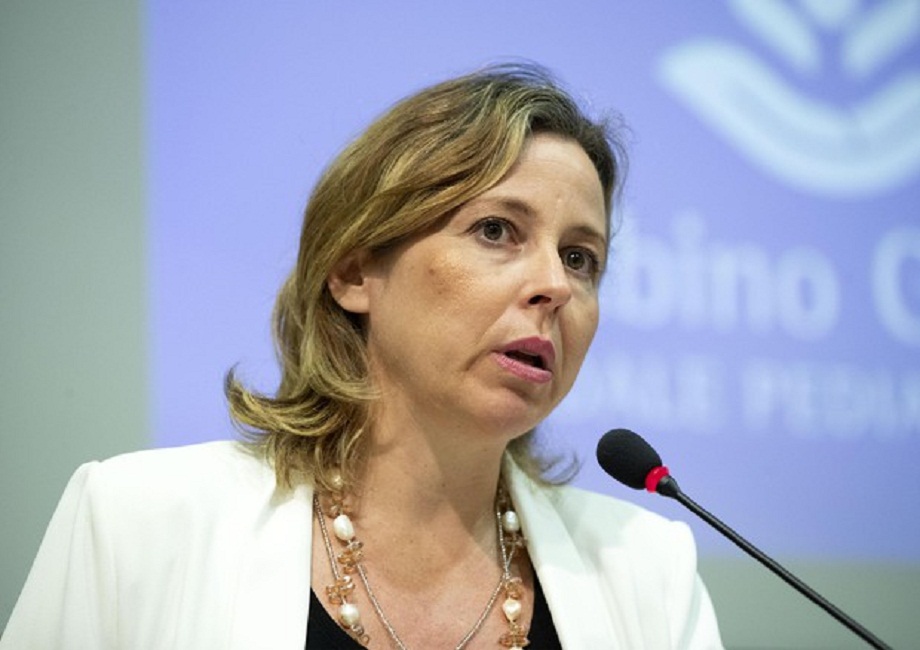 Vaccini, il ministro Grillo: "Obbligo per il morbillo, non esavalente"