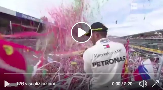 Formula 1, Gp Monza: Hamilton fischiato e insultato dai tifosi Ferrari durante la premiazione