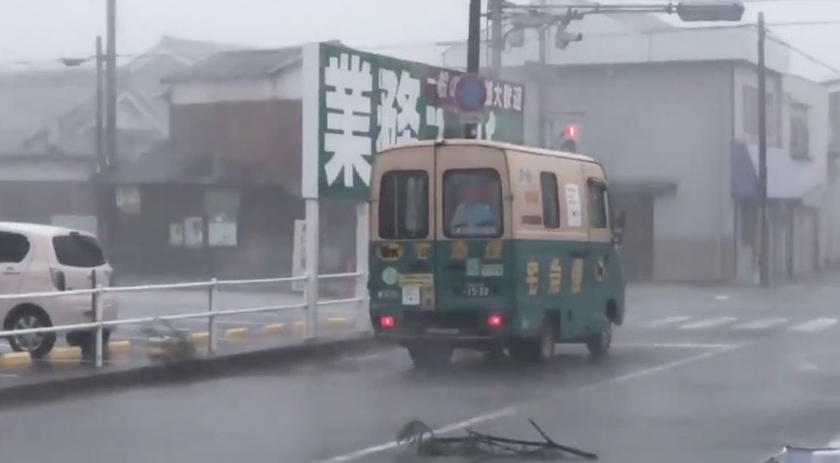Giappone, arriva tifone Jebi: è il più potente degli ultimi 25 anni VIDEO