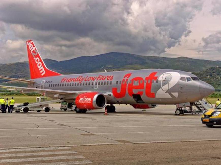 Passeggero fa uso di cocaina e muore di overdose in volo: panico sull'aereo