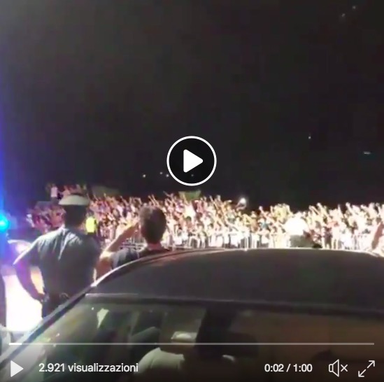 Juventus arriva a Frosinone, bagno di folla senza precedenti per Cristiano Ronaldo e compagni