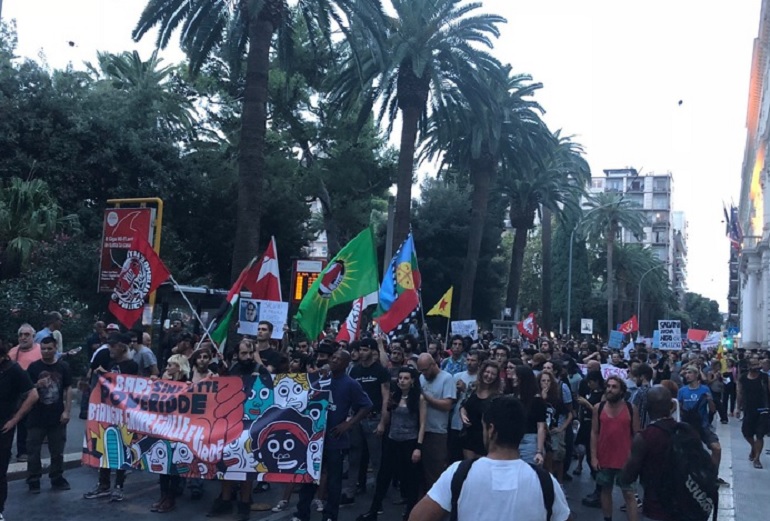 Bari, corteo "Mai con Salvini": due manifestanti aggrediti (foto Ansa)