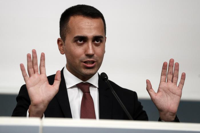 Di Maio, pressing su Tria: "Non chiedo dimissioni, ma pretendo trovi i soldi per gli italiani"