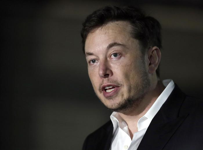 Tesla, Elon Musk lascia presidenza e paga 40 mln di multa alla Sec