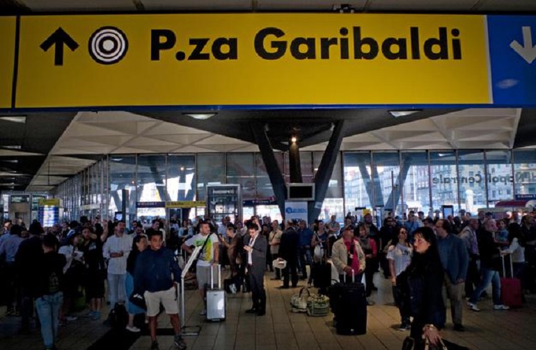 Napoli, trova e aggredisce il capotreno che due anni prima lo aveva multato (foto d'archivio Ansa)