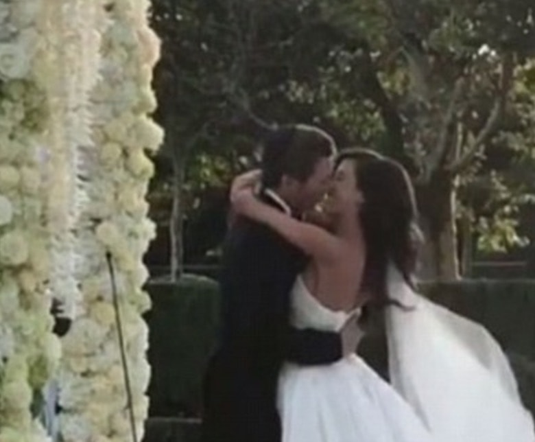 L'amante si sposa, lei si vendica postando sui social le loro foto intime