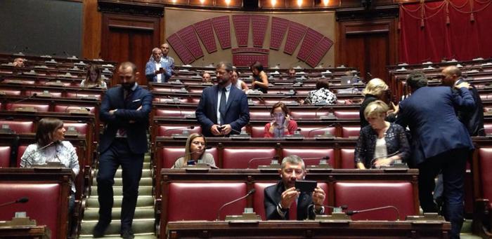 Milleproroghe, sì della Camera alla fiducia. Governo Conte perde 21 voti