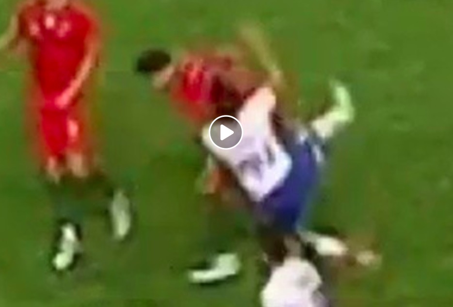 Pepe, entrata killer su Chiesa al 94' di Portogallo-Italia: era da rosso diretto, graziato dall'arbitro